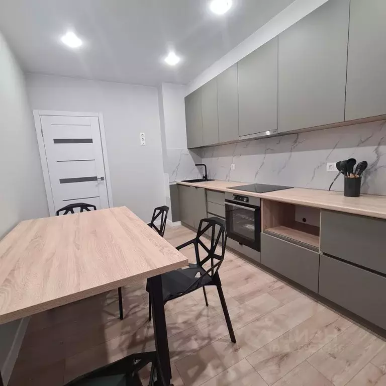 1-к кв. Омская область, Омск просп. Комарова, 11/3 (53.0 м) - Фото 1