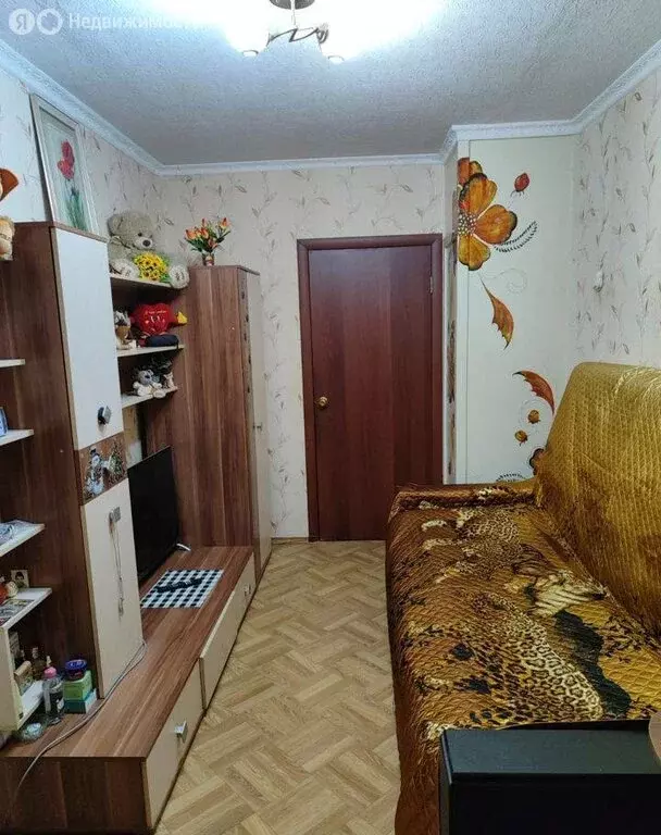 3-комнатная квартира: Каменск-Шахтинский, улица Ворошилова, 25 (58.2 ... - Фото 1