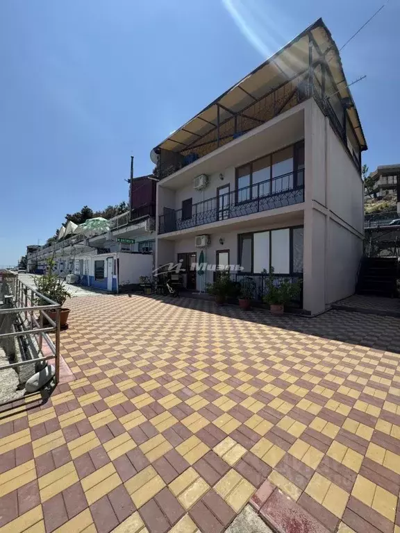 Торговая площадь в Крым, Алушта ул. Набережная, 24Д (109 м) - Фото 1