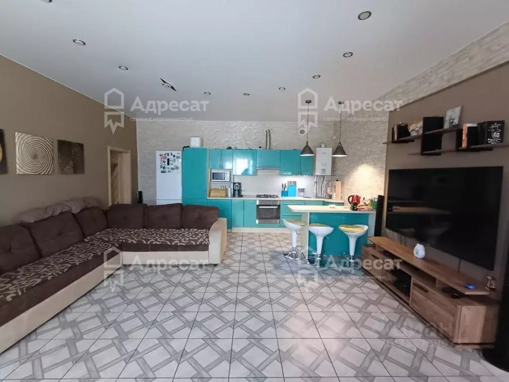 Дом в Волгоградская область, Светлоярский район, с. Большие Чапурники ... - Фото 1