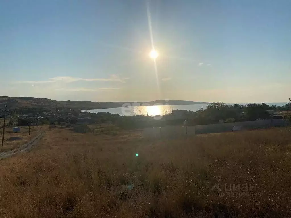 Участок в Крым, Ленинский район, Глазовское с/пос, с. Юркино ул. ... - Фото 1