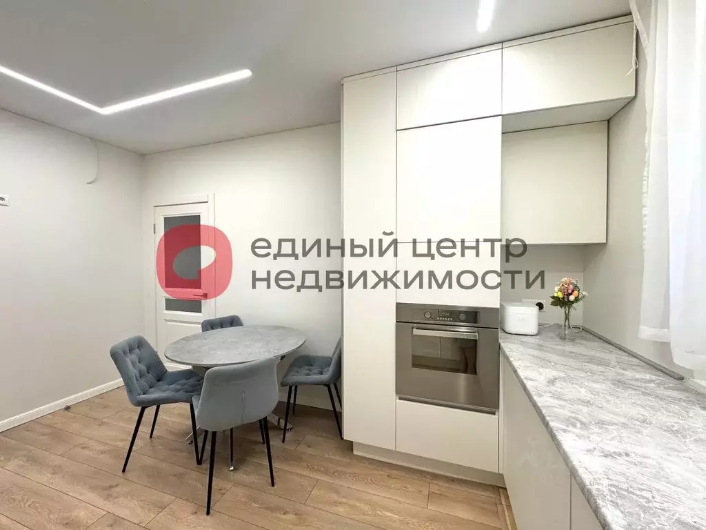 2-к кв. Тюменская область, Тюмень ул. Грибоедова, 13к3 (65.5 м) - Фото 2