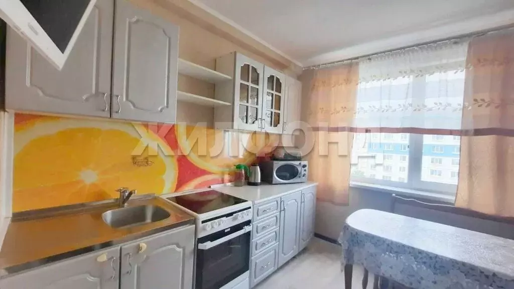 3-к кв. Ханты-Мансийский АО, Когалым Ленинградская ул., 25 (63.0 м) - Фото 0