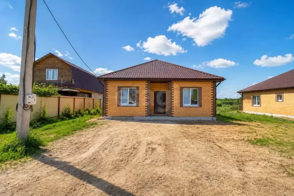 Дом в Тюменская область, Тюмень Парфеново мкр, ул. Доронина (100 м) - Фото 1