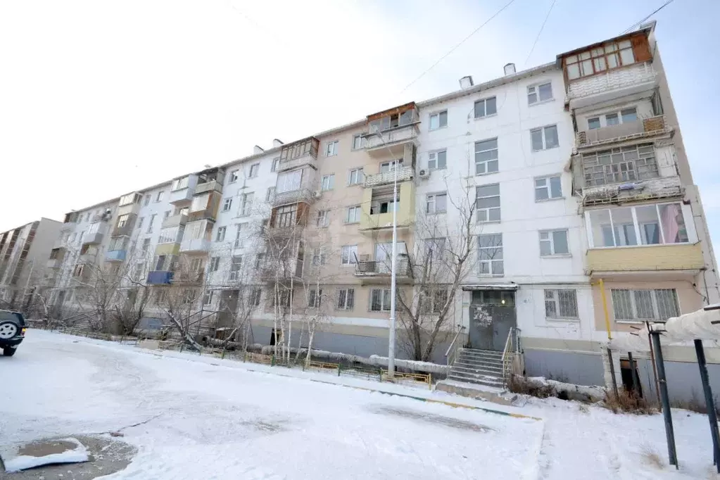 2-к кв. Саха (Якутия), Якутск ул. Дзержинского, 36 (44.0 м) - Фото 0