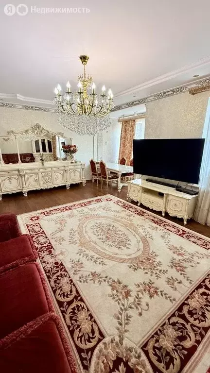 5-комнатная квартира: Махачкала, улица Абдуллы Гаджиева, 26А (225 м) - Фото 1