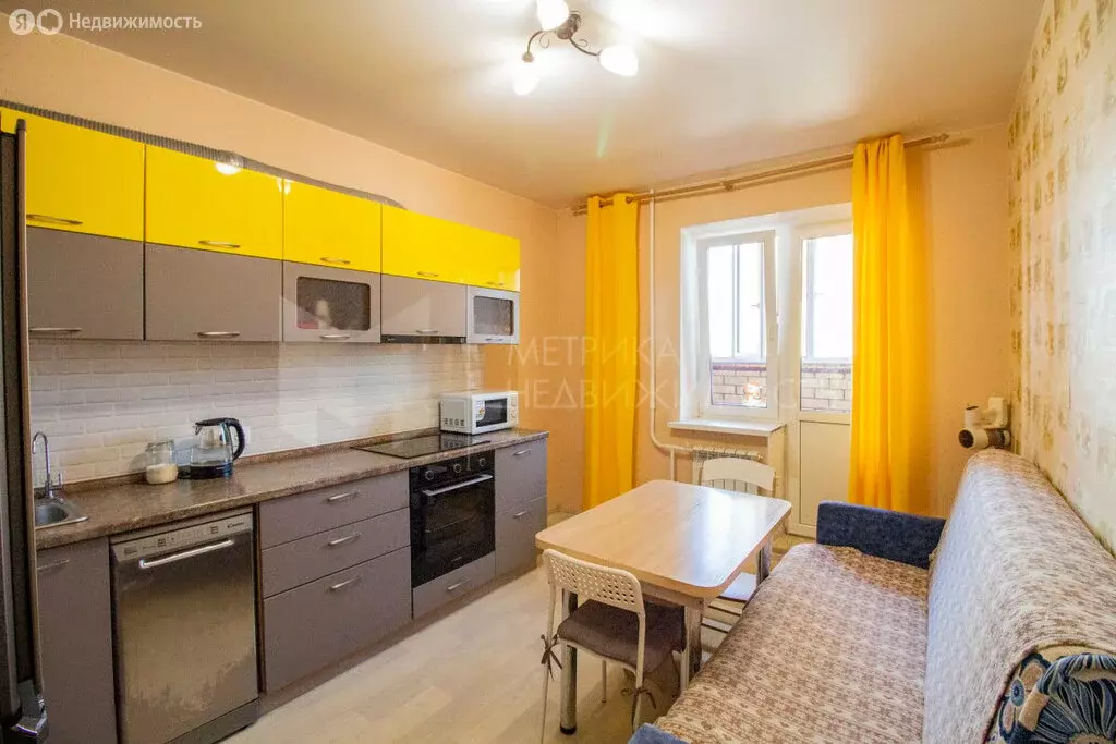 1-комнатная квартира: Тюмень, улица Бориса Житкова, 6к1 (40.7 м) - Фото 2