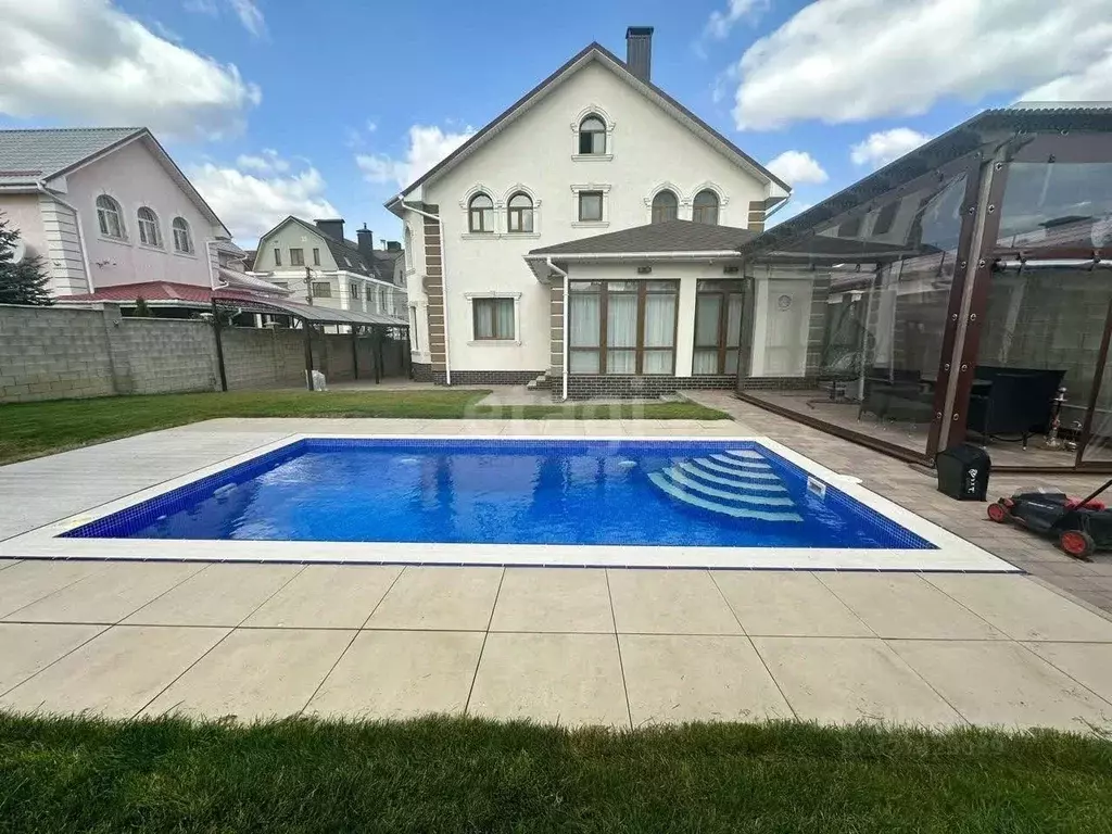 Дом в Крым, Симферополь ул. Байрам (238 м) - Фото 1