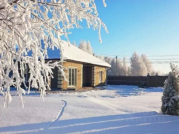 Дом в Новгородская область, Новгородский район, Ракомское с/пос, д. ... - Фото 0