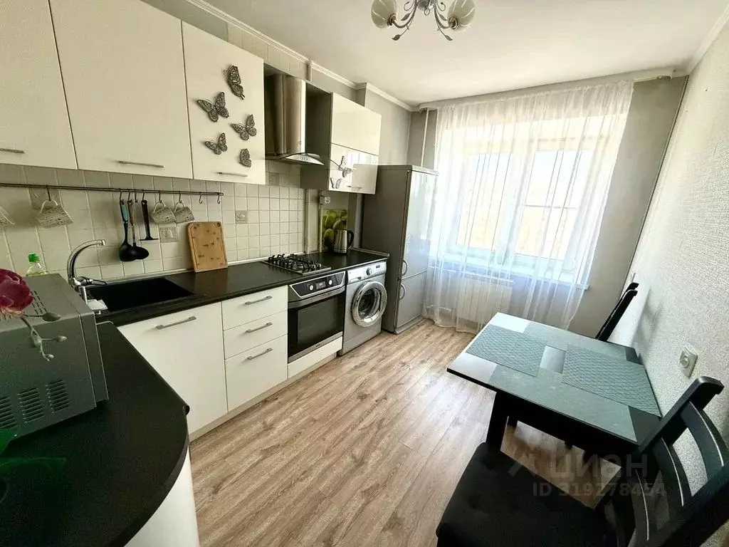 1-к кв. Омская область, Омск наб. Иртышская, 13 (36.0 м) - Фото 0