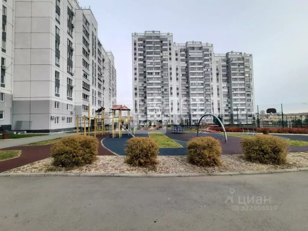 2-к кв. Челябинская область, Челябинск ул. Петра Сумина, 7 (65.6 м) - Фото 0