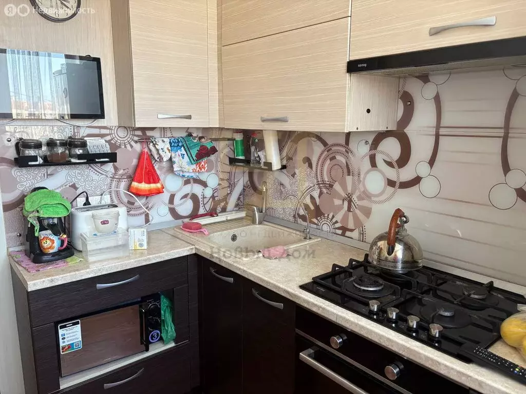 3-комнатная квартира: Челябинск, улица Молодогвардейцев, 22 (63.6 м) - Фото 1