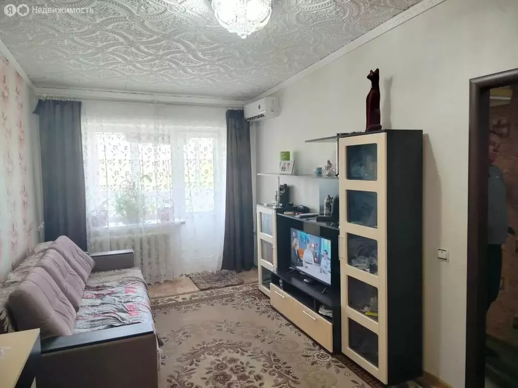 2-комнатная квартира: Каменск-Шахтинский, улица Ворошилова (42 м) - Фото 1