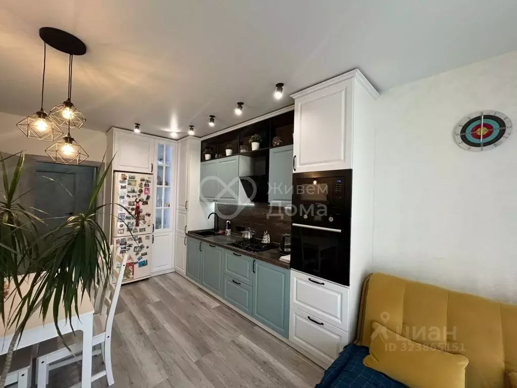 3-к кв. Волгоградская область, Волгоград ул. Добрушина, 25 (71.7 м) - Фото 1