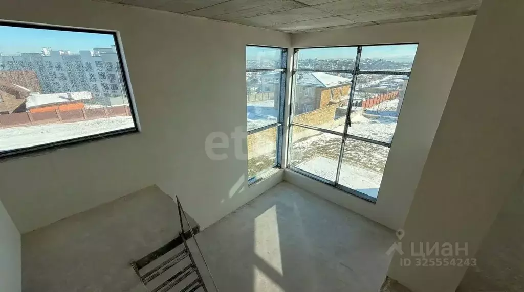 Дом в Крым, Симферопольский район, с. Мирное ул. Славы (283 м) - Фото 2