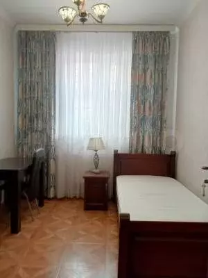 Комната 10 м в 8-к., 1/2 эт. - Фото 1