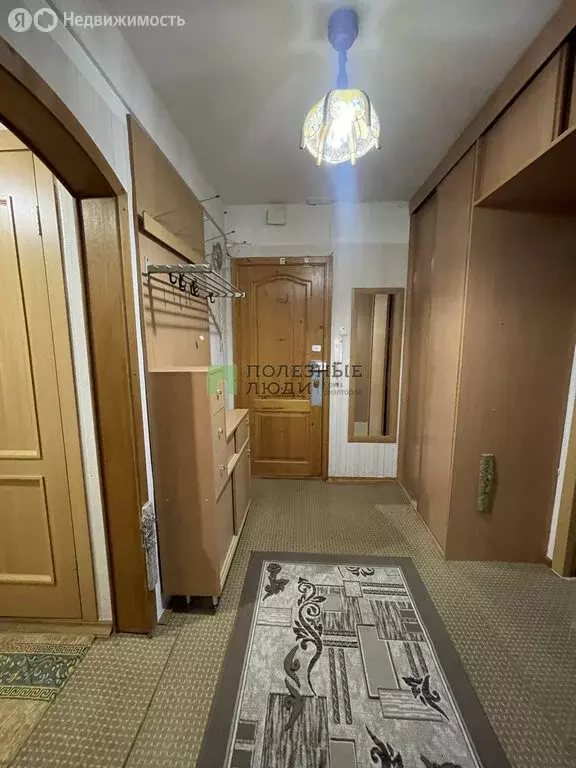3-комнатная квартира: 5-й микрорайон, 55 (70 м) - Фото 0