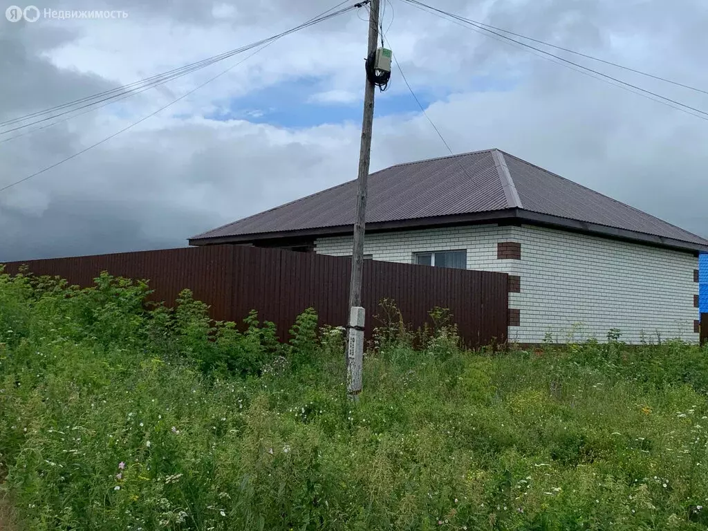 Дом в Ялуторовск, улица Чапаева (97 м) - Фото 1