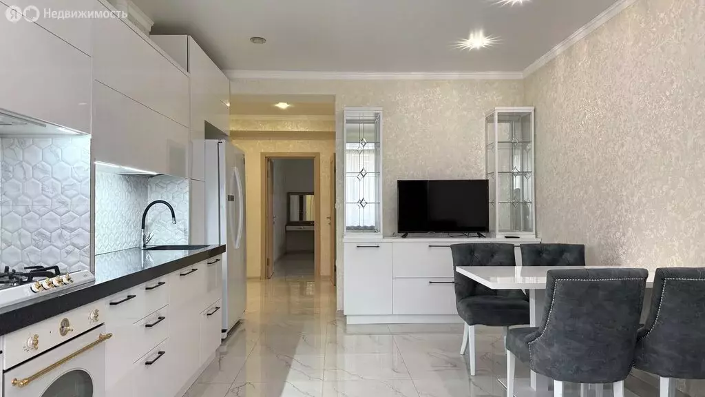 2-комнатная квартира: Алушта, Красноармейская улица, 15 (82 м) - Фото 2