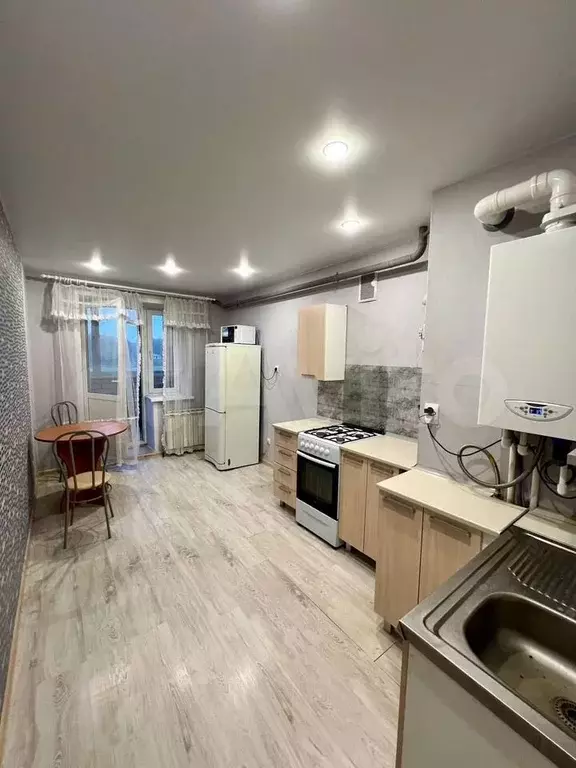 1-к. квартира, 40 м, 1/10 эт. - Фото 1