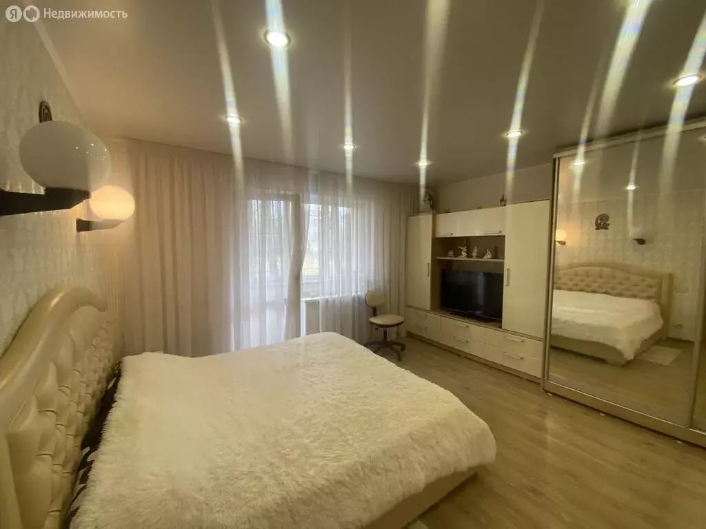 2-комнатная квартира: Чебаркуль, Электростальская улица, 32А (50 м) - Фото 1