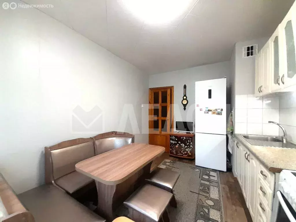 3-комнатная квартира: Омск, улица Николая Кузнецова, 12 (63 м) - Фото 2