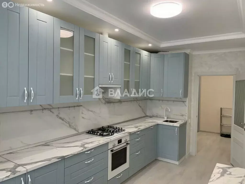 3-комнатная квартира: деревня Красный Посёлок, улица Конюхова, 16 ... - Фото 1