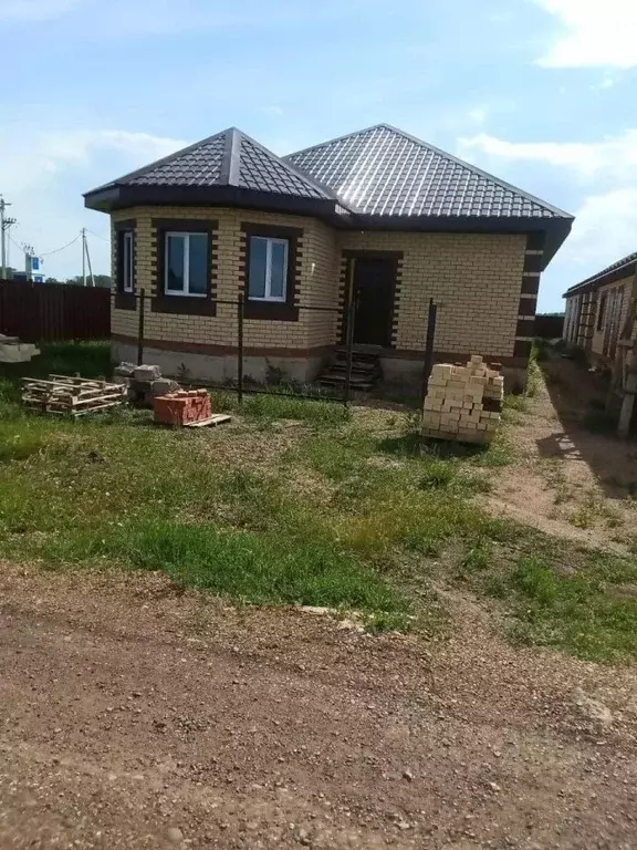 Дом в Башкортостан, Стерлитамакский район, Айгулевский сельсовет, ... - Фото 2