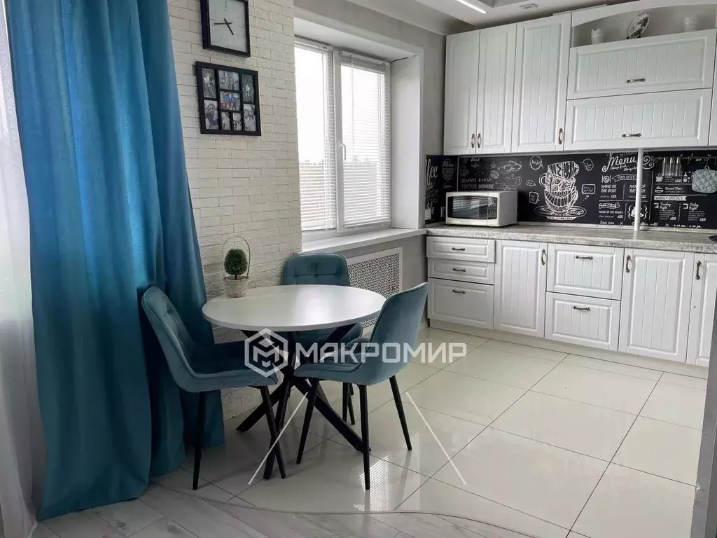 2-к кв. Пермский край, Губаха Октябрьский просп., 3 (50.0 м) - Фото 0