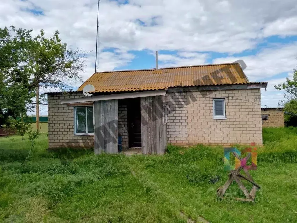 Дом в Калмыкия, Целинный район, пос. Чагорта Молодежная ул., 31 (82 м) - Фото 1