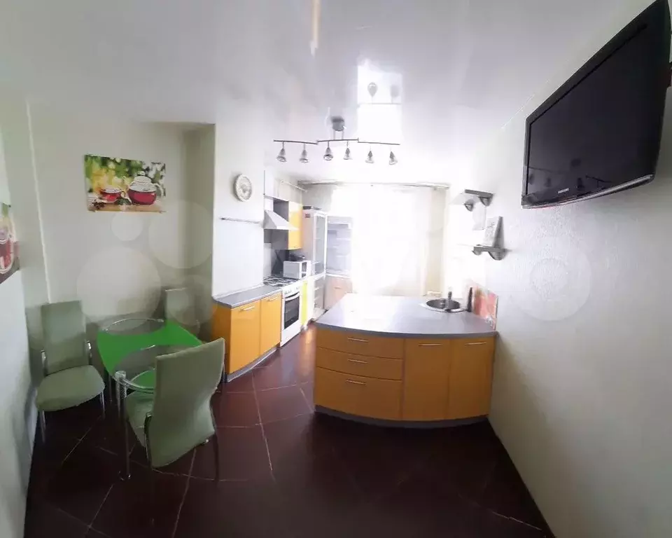 2-к. квартира, 65 м, 1/9 эт. - Фото 1
