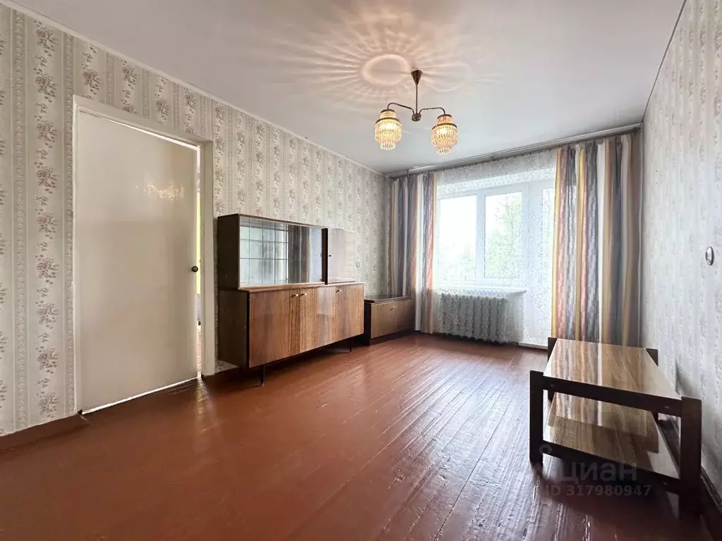3-к кв. Ленинградская область, Тихвин 1-й мкр, 27 (50.6 м) - Фото 0