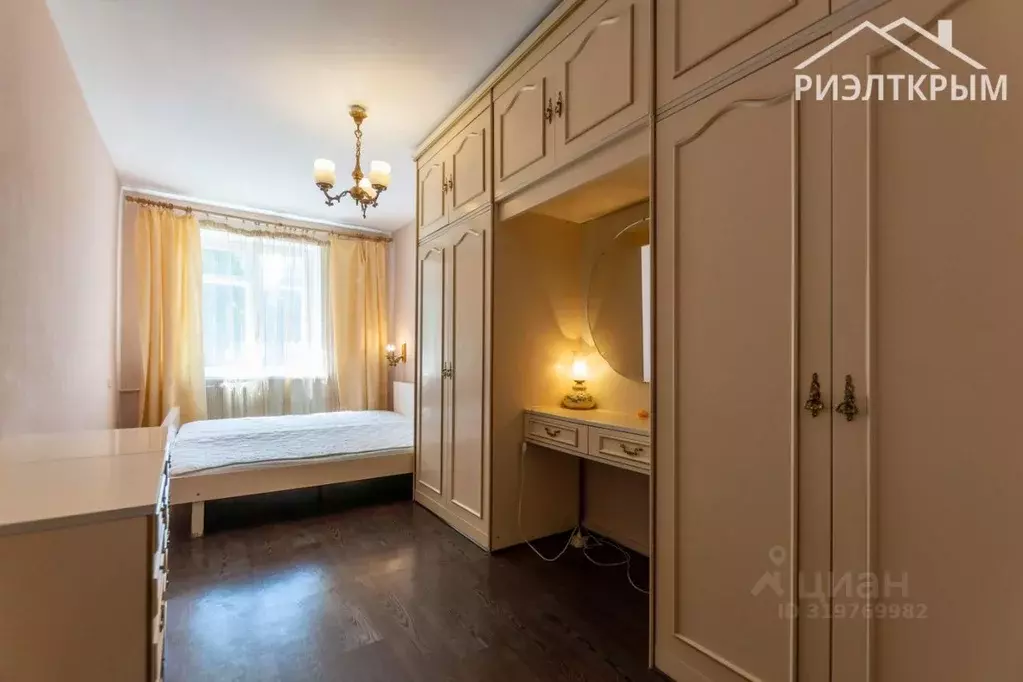3-к кв. Крым, Симферополь ул. Троллейбусная, 7 (55.0 м) - Фото 0