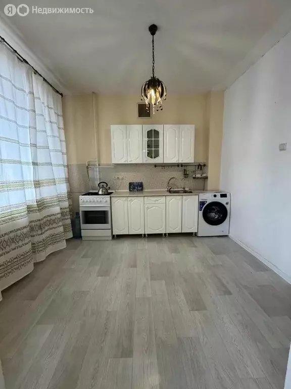 3-комнатная квартира: Якутск, улица Кирова, 21/4 (70 м) - Фото 1