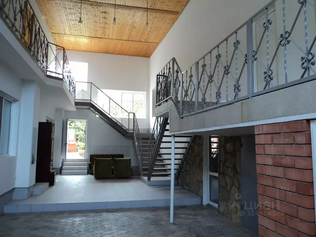 Дом в Краснодарский край, Геленджик ул. Фурманова, 6 (250 м) - Фото 2