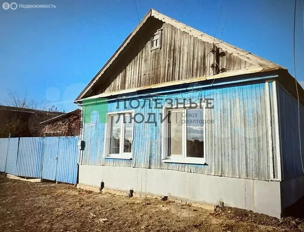 Дом в Саратовская область, муниципальное образование Красный Кут, село ... - Фото 0