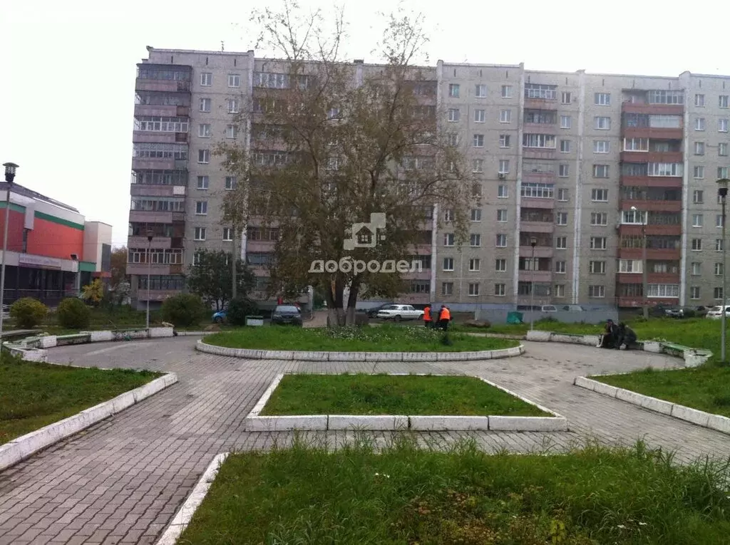 4-комнатная квартира: Первоуральск, улица Строителей, 1 (94.6 м) - Фото 0