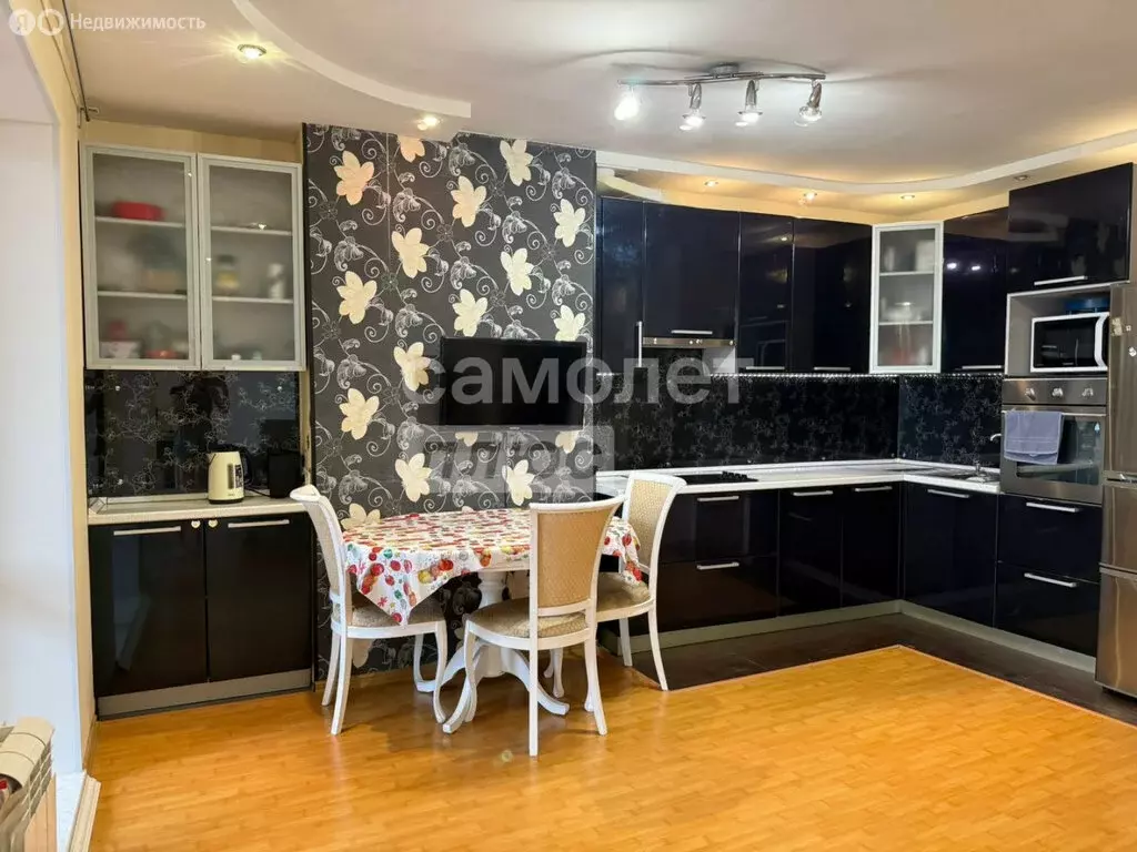 2-комнатная квартира: Омск, бульвар Архитекторов, 14 (69 м) - Фото 0