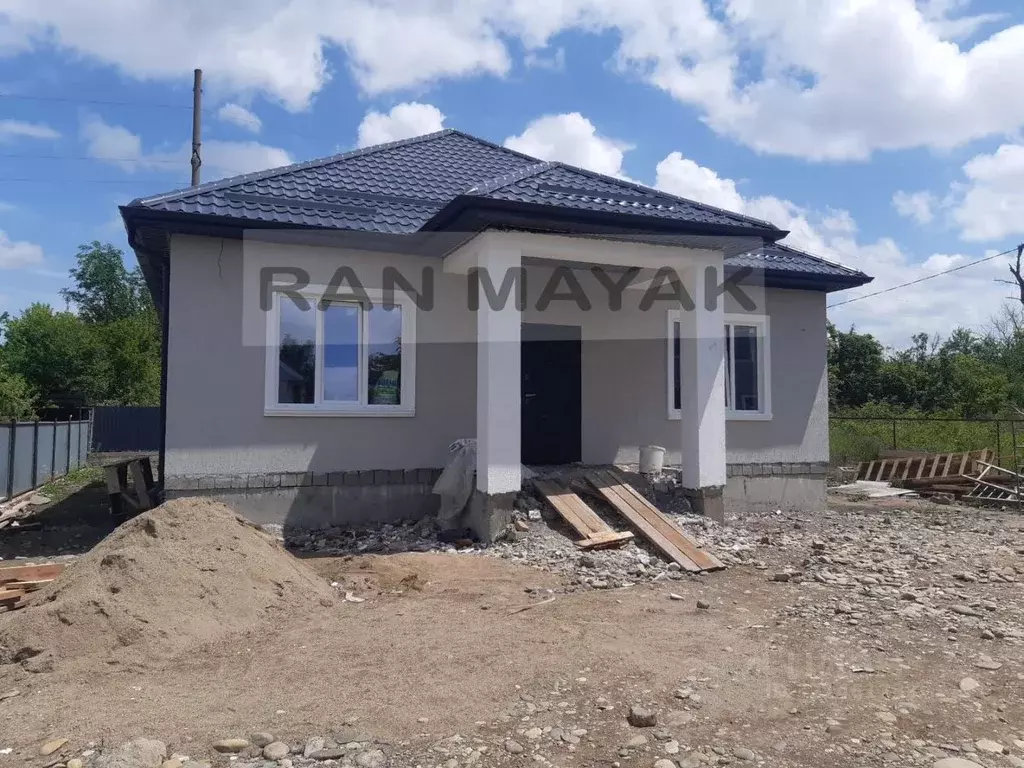 Дом в Адыгея, Майкоп городской округ, Гавердовский хут. ул. Ленина ... - Фото 1