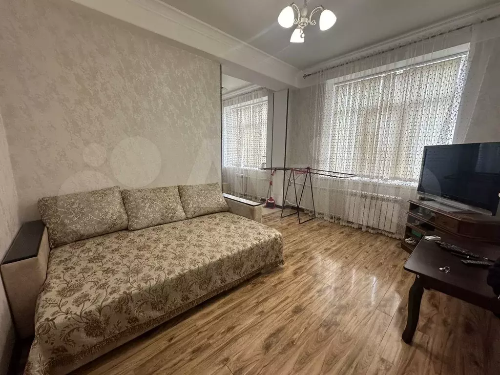 1-к. квартира, 50 м, 1/10 эт. - Фото 1