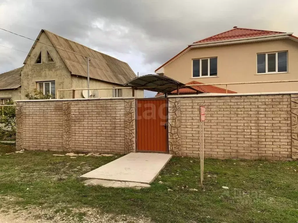 Дом в Крым, Симферопольский район, Добровское с/пос, с. Пионерское ул. ... - Фото 2