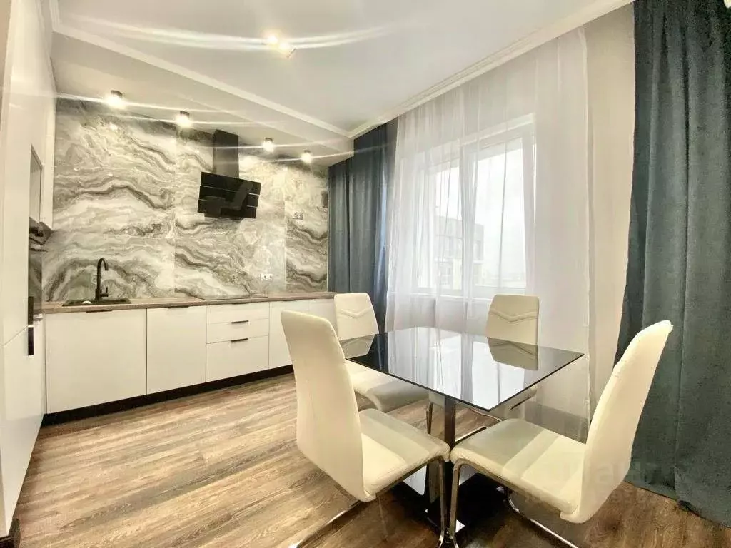 2-к кв. Татарстан, Казань ул. Павлюхина, 110В (70.0 м) - Фото 0