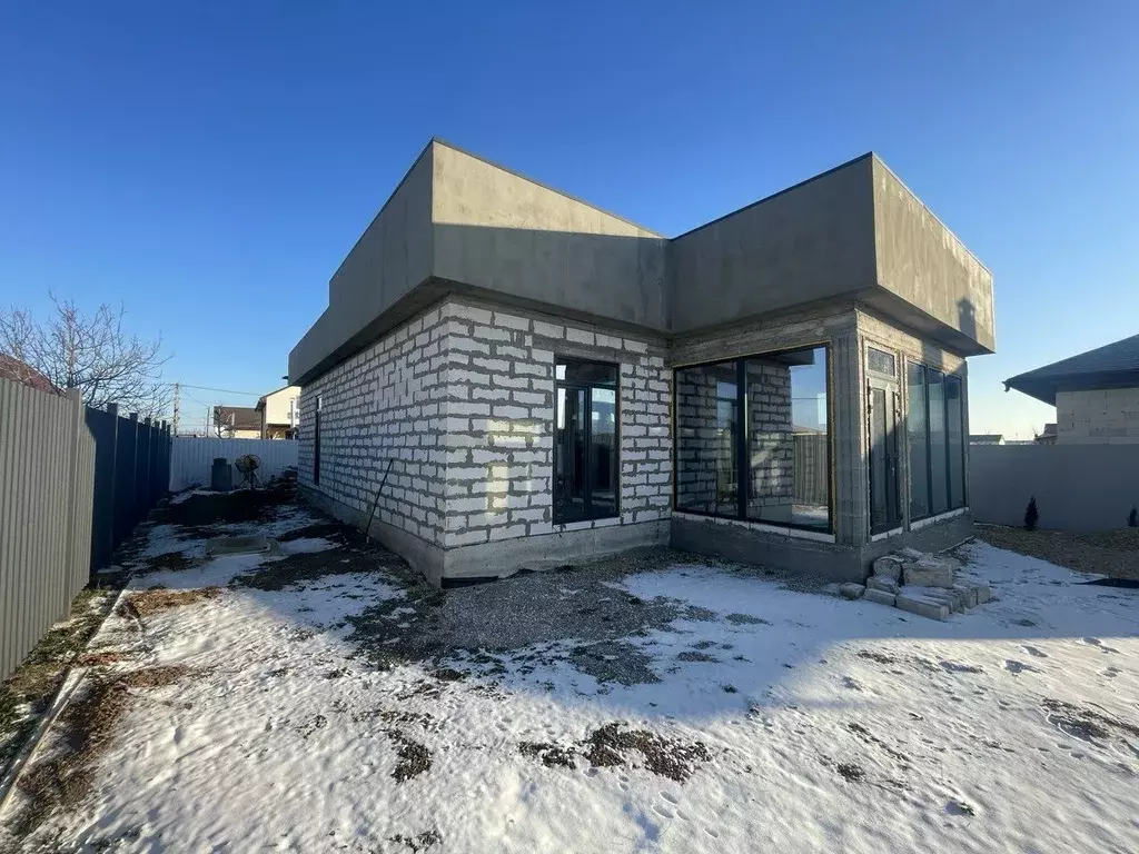 Дом в Крым, Сакский район, с. Уютное, Прибой СПК ул. Каштановая, 42 ... - Фото 1