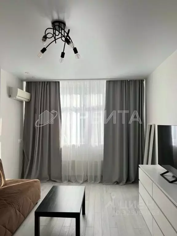 1-к кв. Тюменская область, Тюмень ул. Тимофея Чаркова, 83 (38.0 м) - Фото 1