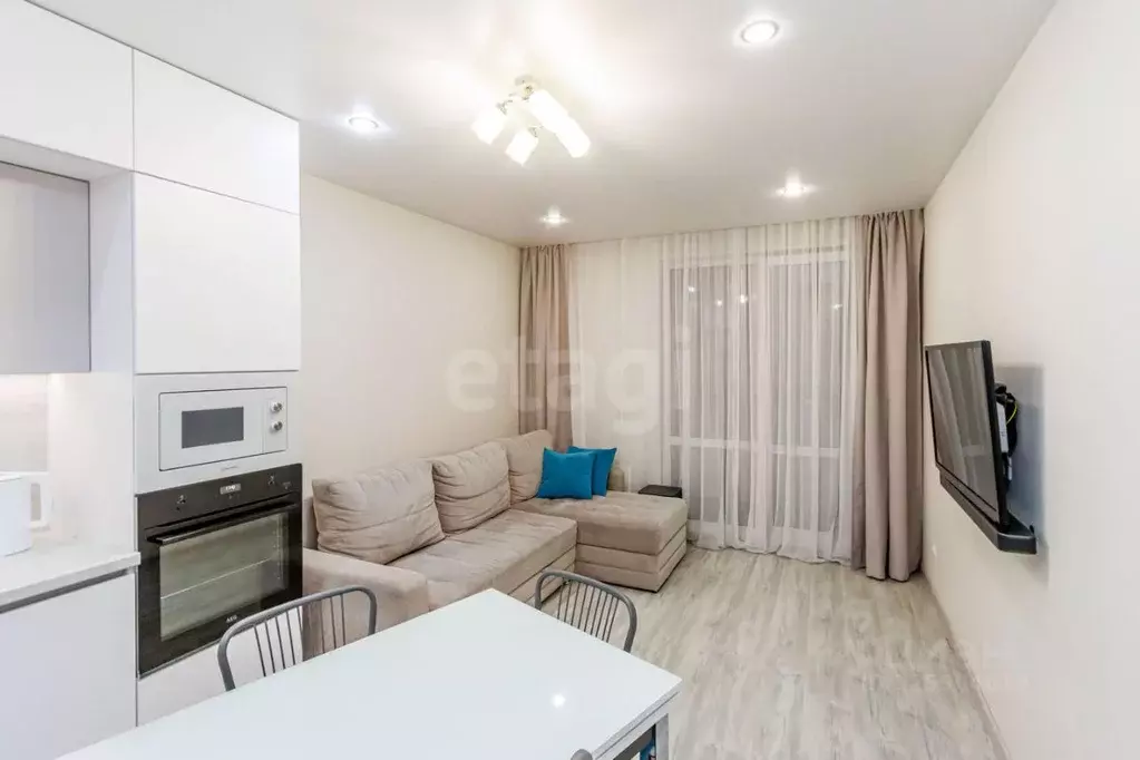 2-к кв. Тюменская область, Тюмень ул. Александра Протозанова, 12к1 ... - Фото 1