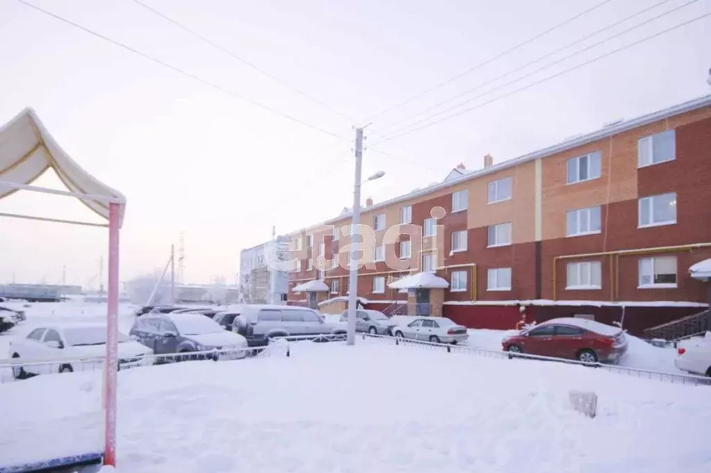 Газовик. Уренгой ямало-ненецкий автономный округ. Памятник первой скважине новый уренгой. Газовик новый уренгой. Гостиница газовик новый уренгой.