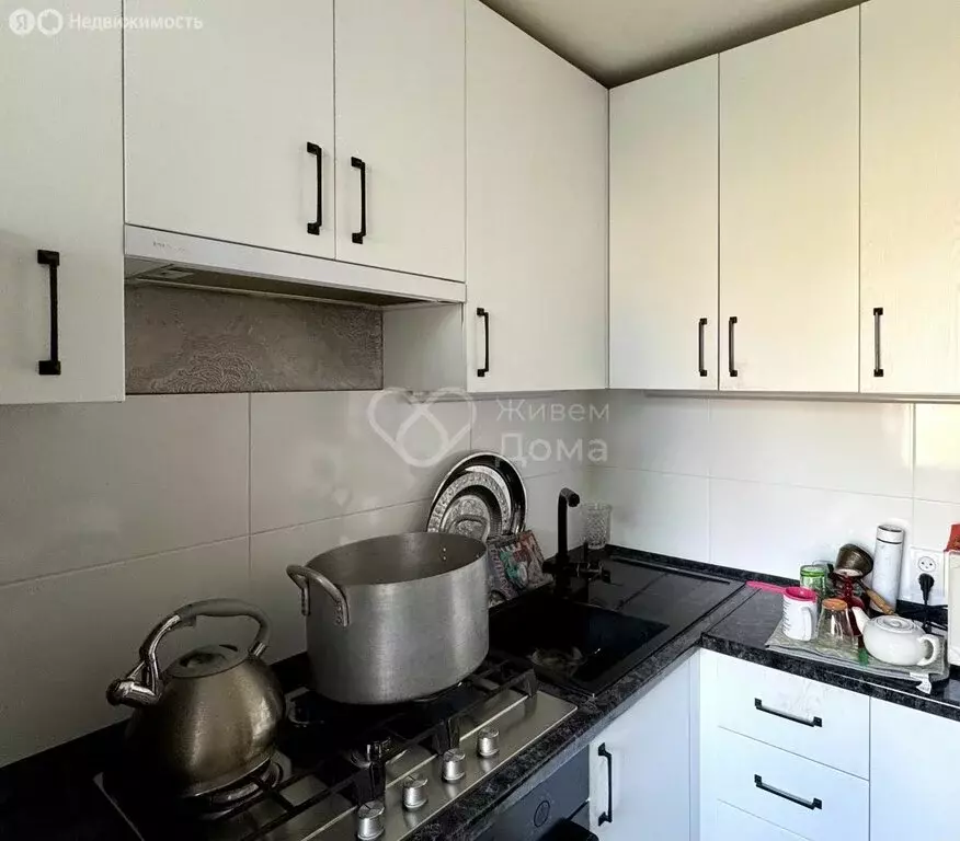 3-комнатная квартира: Волгоград, микрорайон Жилгородок, ... - Фото 1