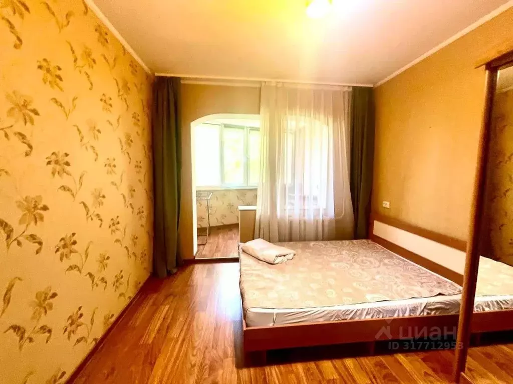 3-к кв. Крым, Симферополь просп. Победы (65.0 м) - Фото 0