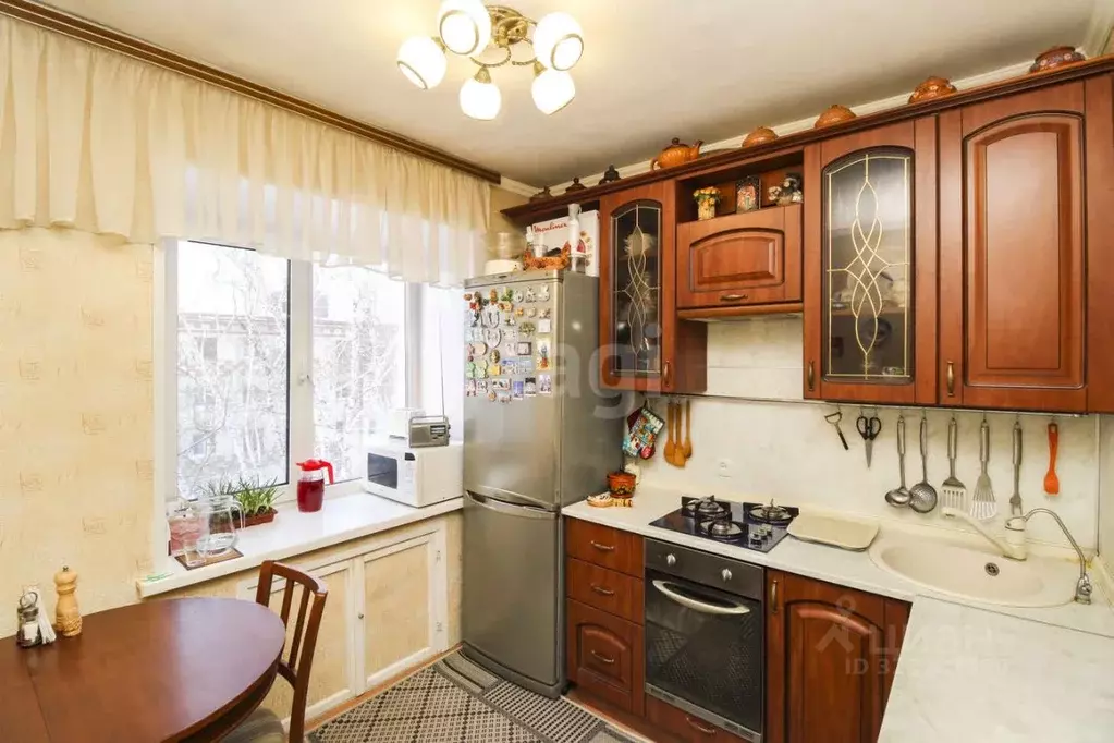 3-к кв. Тюменская область, Тюмень ул. 50 лет Октября, 51 (54.6 м) - Фото 1