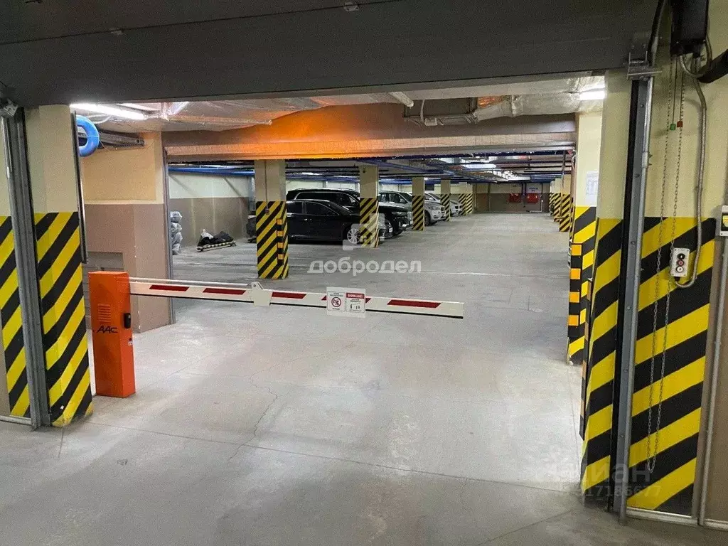 Гараж в Свердловская область, Екатеринбург ул. Куйбышева, 21 (18 м) - Фото 1
